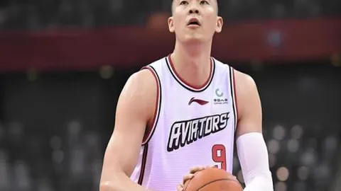 《阿莫林揭秘：葡体幕后，英超名帅克洛普的趣味发布会幕后花絮》